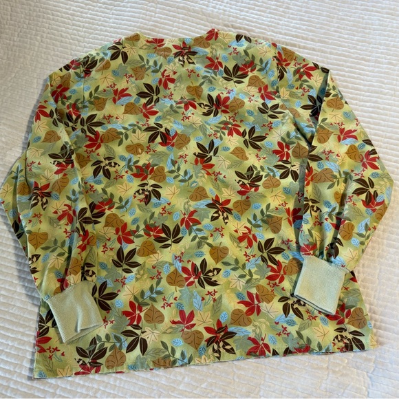 Lot of 3 Scrub Uniform Lab Coats Size Medium - Picture 9 of 10